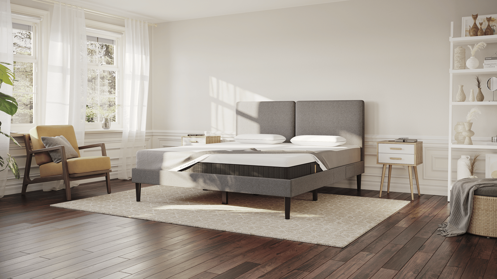 Emma Schlafset mit Boxspringbett, Matratzenschöner und Kissen in modernem Schlafzimmer.