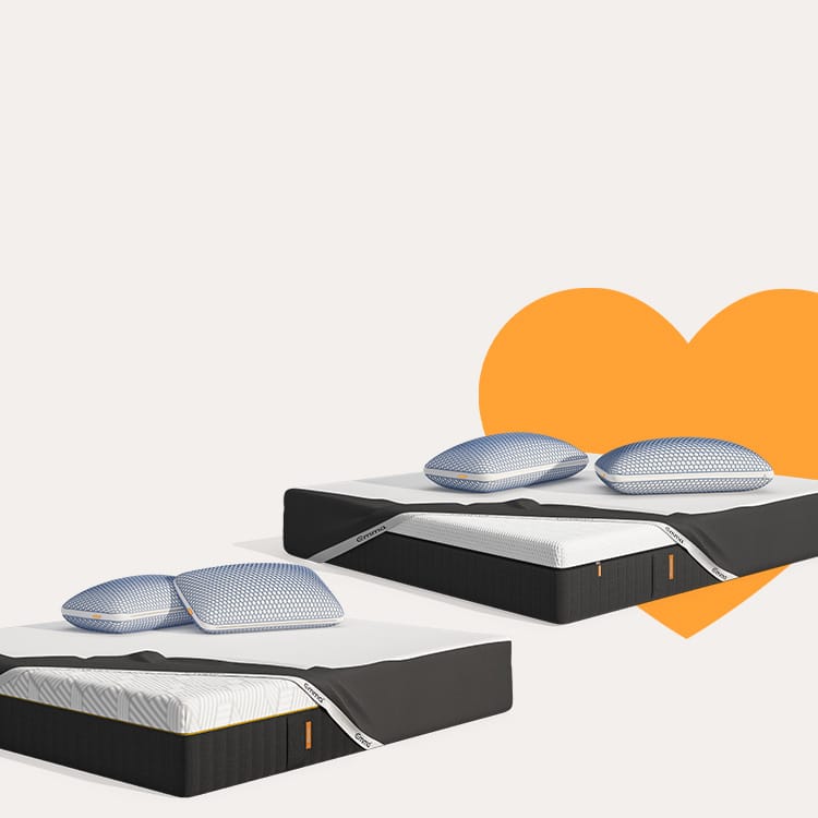 Persone che aprono una scatola Emma