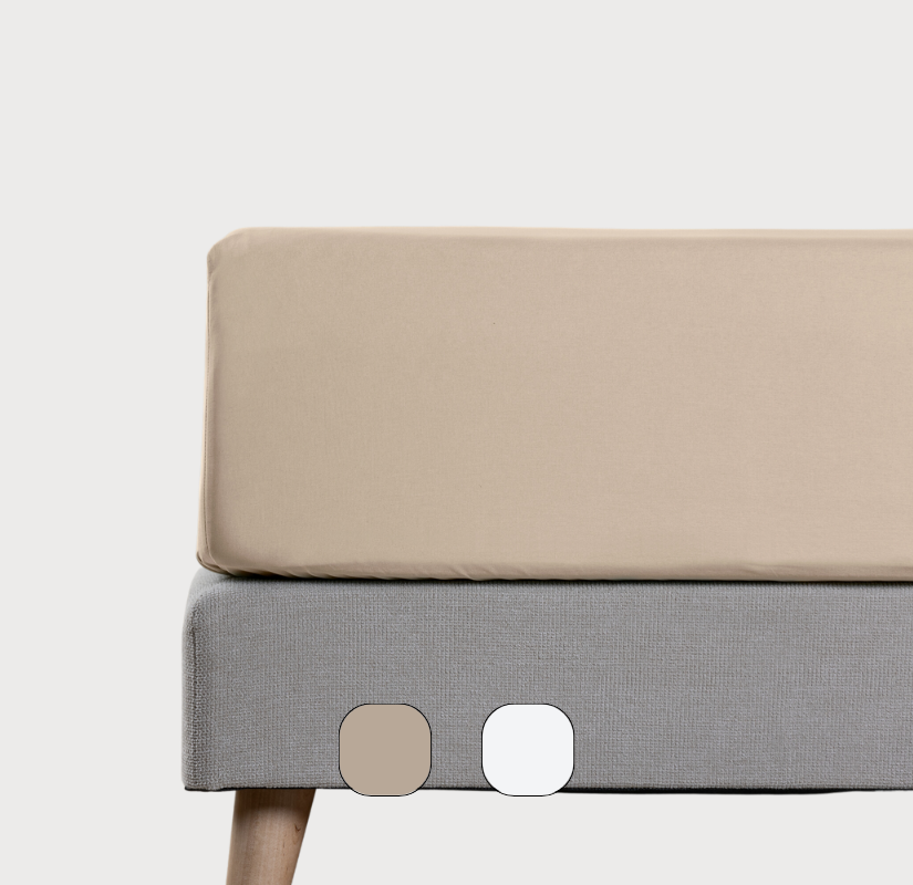 Vue latérale d’un matelas avec drap-housse.