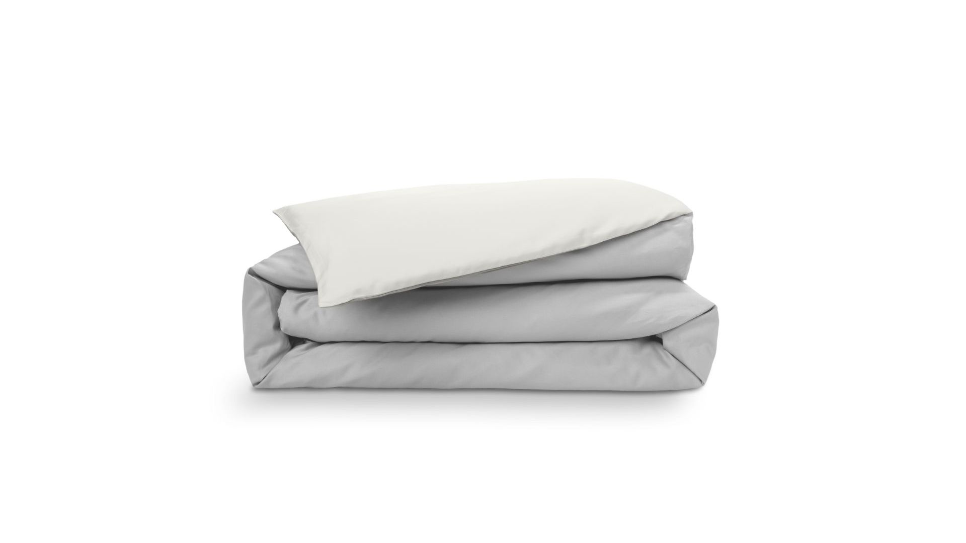 Copripiumino piegato grigio e bianco