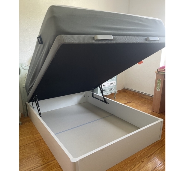 Pack canapé abierto en la habitación de un cliente real.