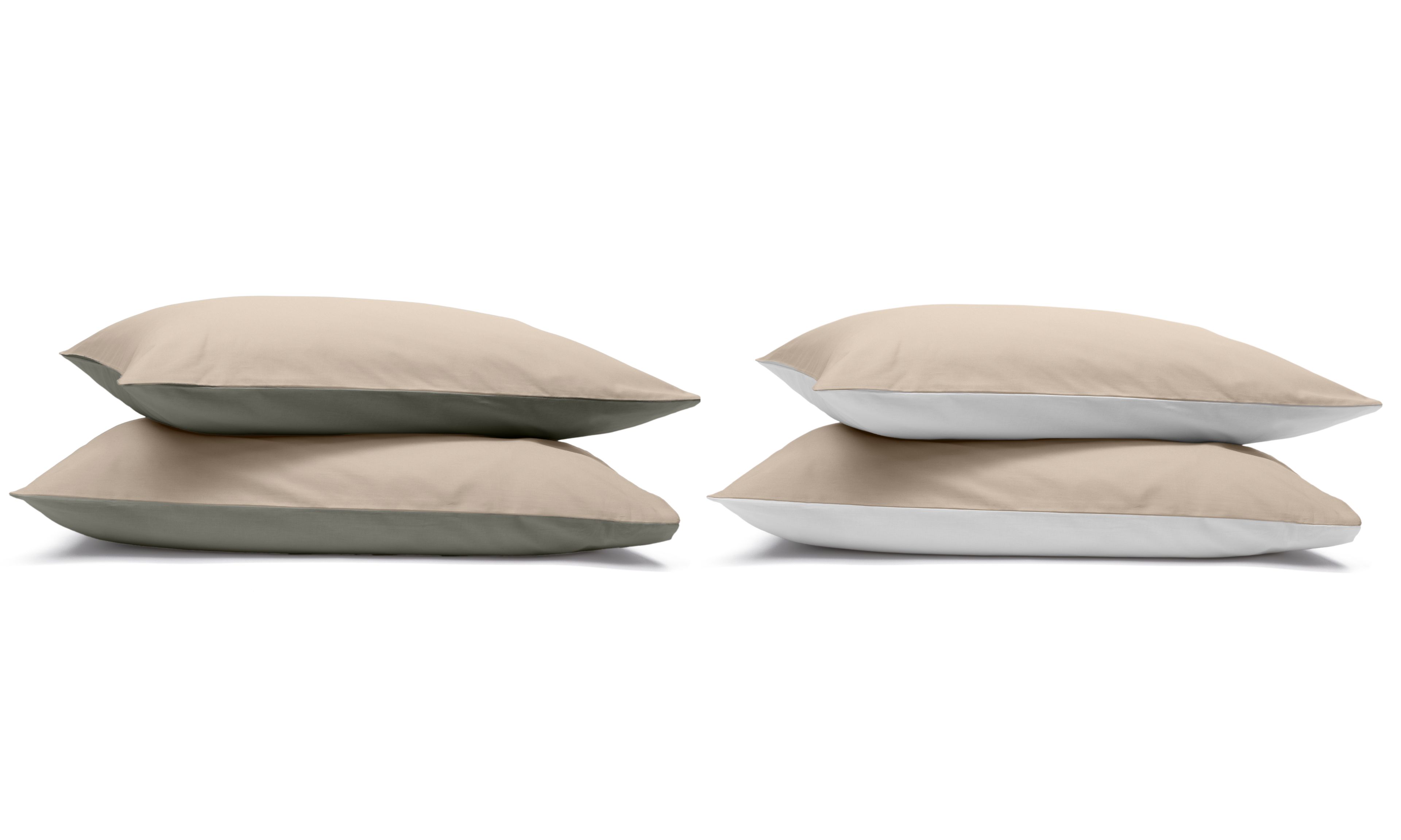 Due pile di federe: una beige e verde scuro, l’altra beige e bianca.