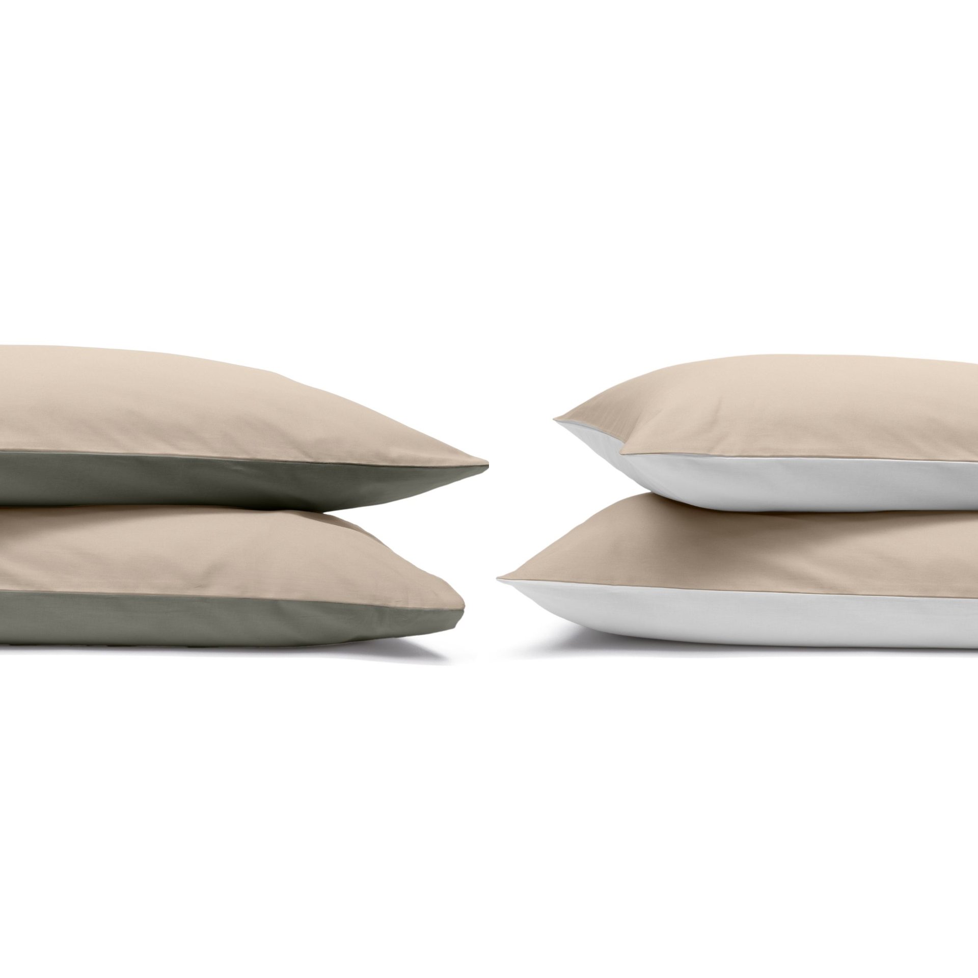 Due pile di federe: una beige e verde scuro, l’altra beige e bianca.