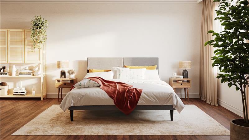 Chambre confortable avec un lit blanc, une tête de lit grise, un plaid rouge, des tables de chevet en bois, un tapis beige et un arbre en pot, baignée de lumière naturelle.