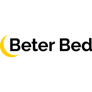 Logo van Beter Bed met zwarte, vetgedrukte letters en een gele halve maan links van de tekst.