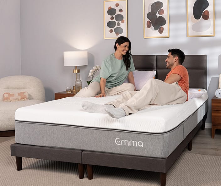 El colchón Hybrid Diamond combina lo mejor de la tecnología híbrida con la epsuma fria HRX y Airgocell, manteniendo tu columna alineada toda la noche. Perfecto para quienes buscan un descanso de alivio.