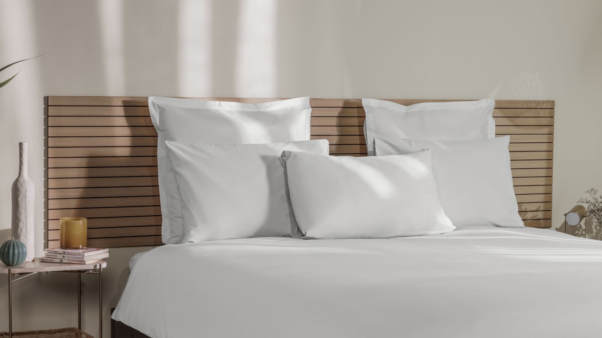 PERCALE_WHITE_PILLOWCASES_FRONT_MOOD.jpg