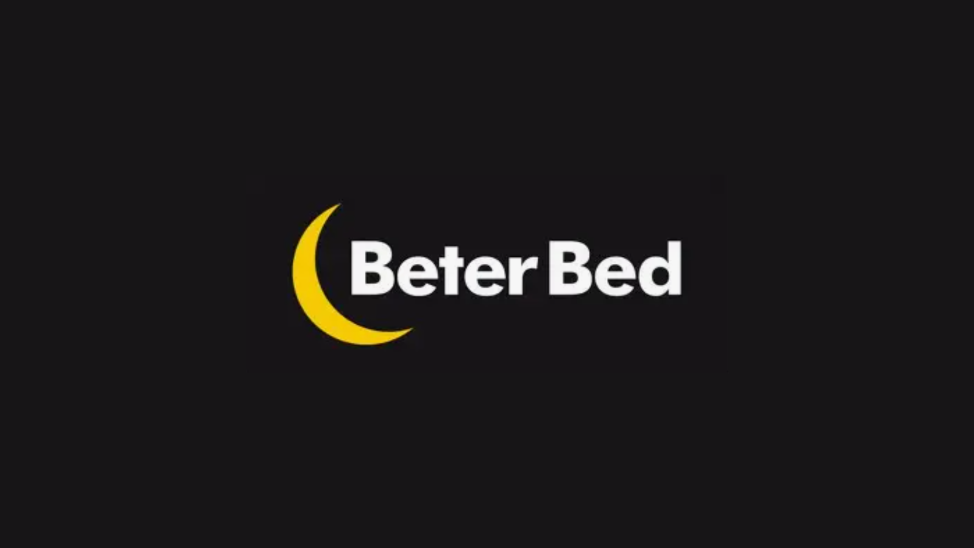 Logo van Beter Bed met zwarte letters en een gele halve maan aan de linkerkant.