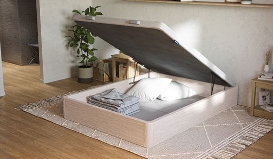 Canapé abatible abierto en un dormitorio.