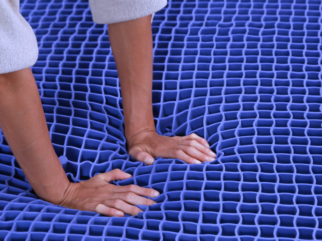 Enlever une tâche de sang sur son matelas : 10 astuces - Emm