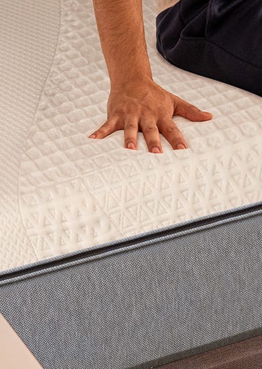 El colchón Hybrid Elite combina lo mejor de la tecnología híbrida para ofrecer un soporte y un descanso fresco toda la noche. Perfecto para
