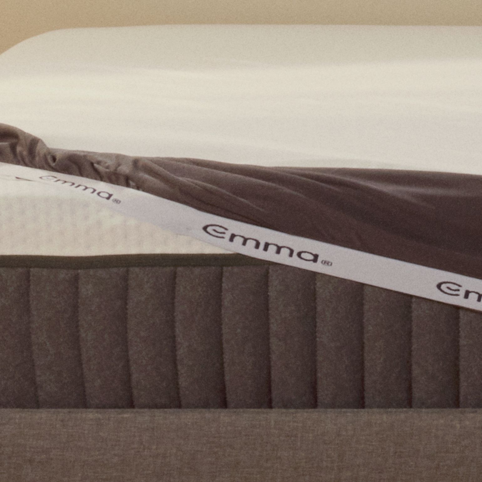 Emma Premium Matratzenschoner auf Matratze.