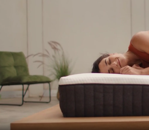 Video, das den Gleichgewichtsvorteil der Matratze zeigt