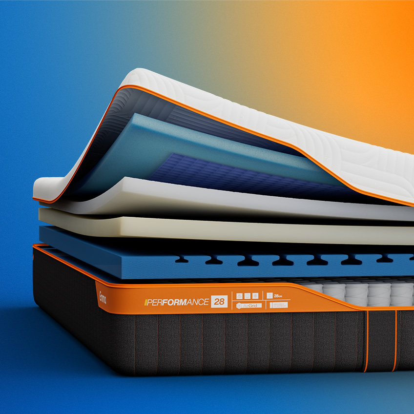 Aufgeschnittene Emma Performance Matratze mit sichtbaren Schichten.