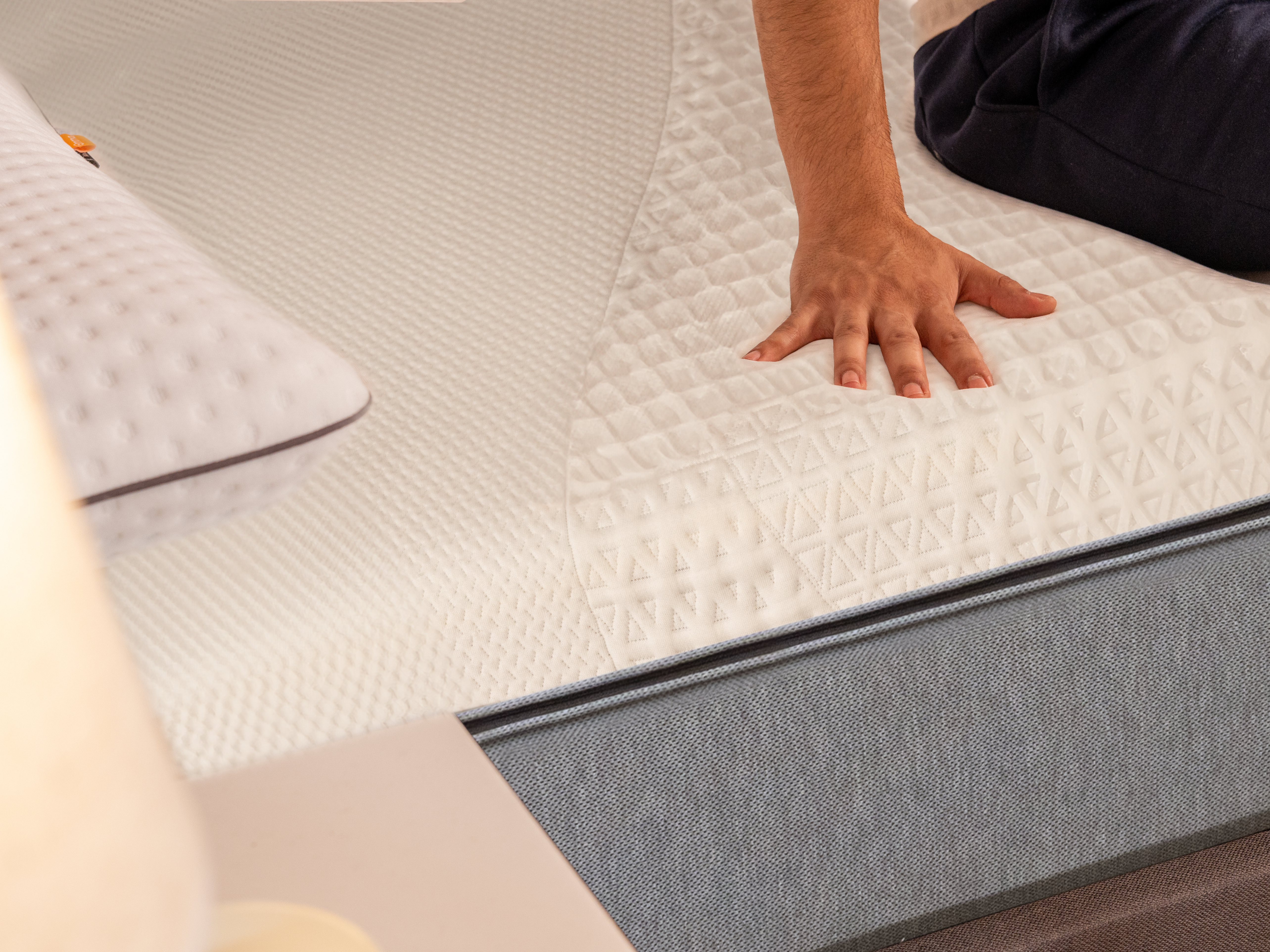 Colchon Emma Elite Hybrid Thermo Liv 3.png