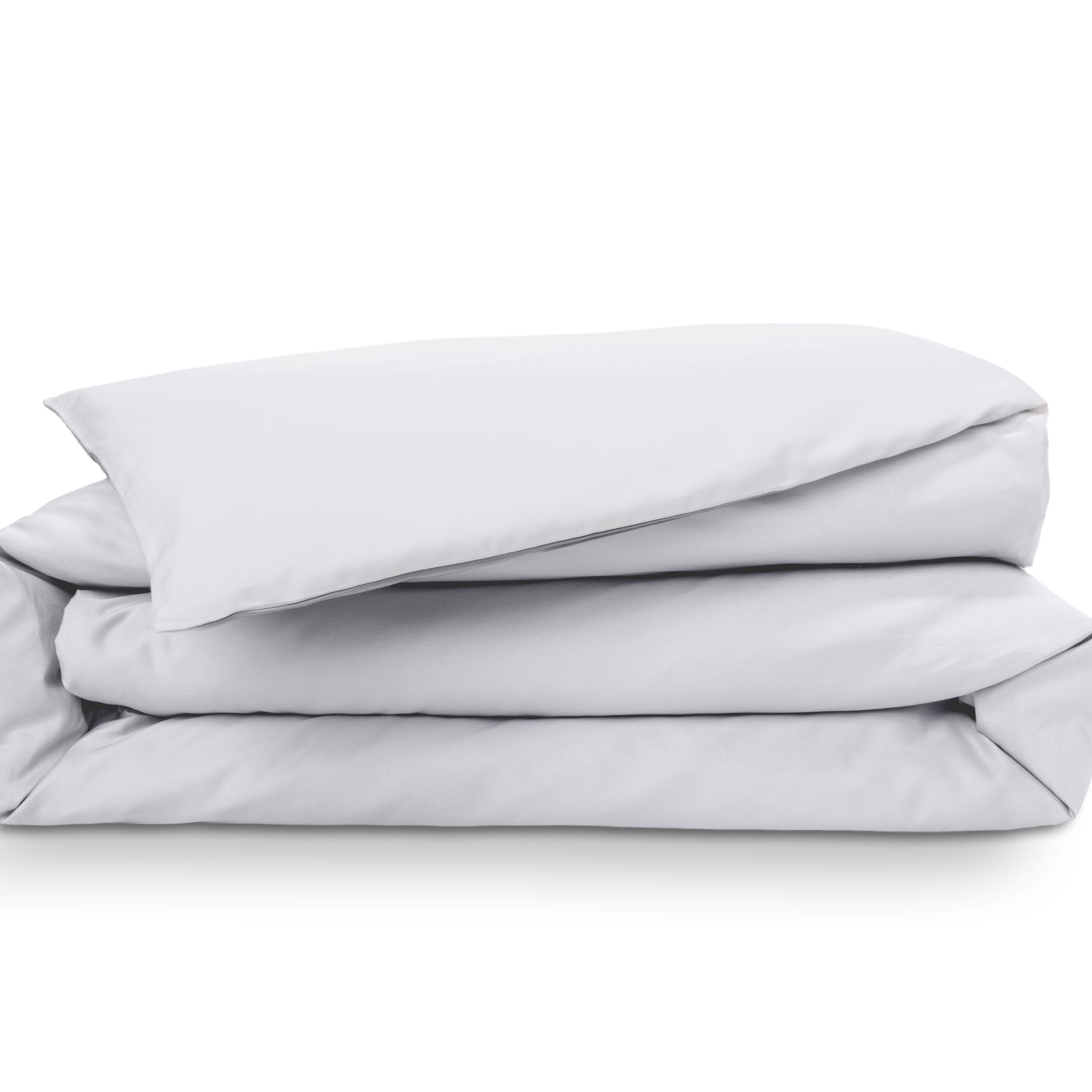 Uma imagem de uma capa de edredon dobrado em percal, em branco, com um fundo branco