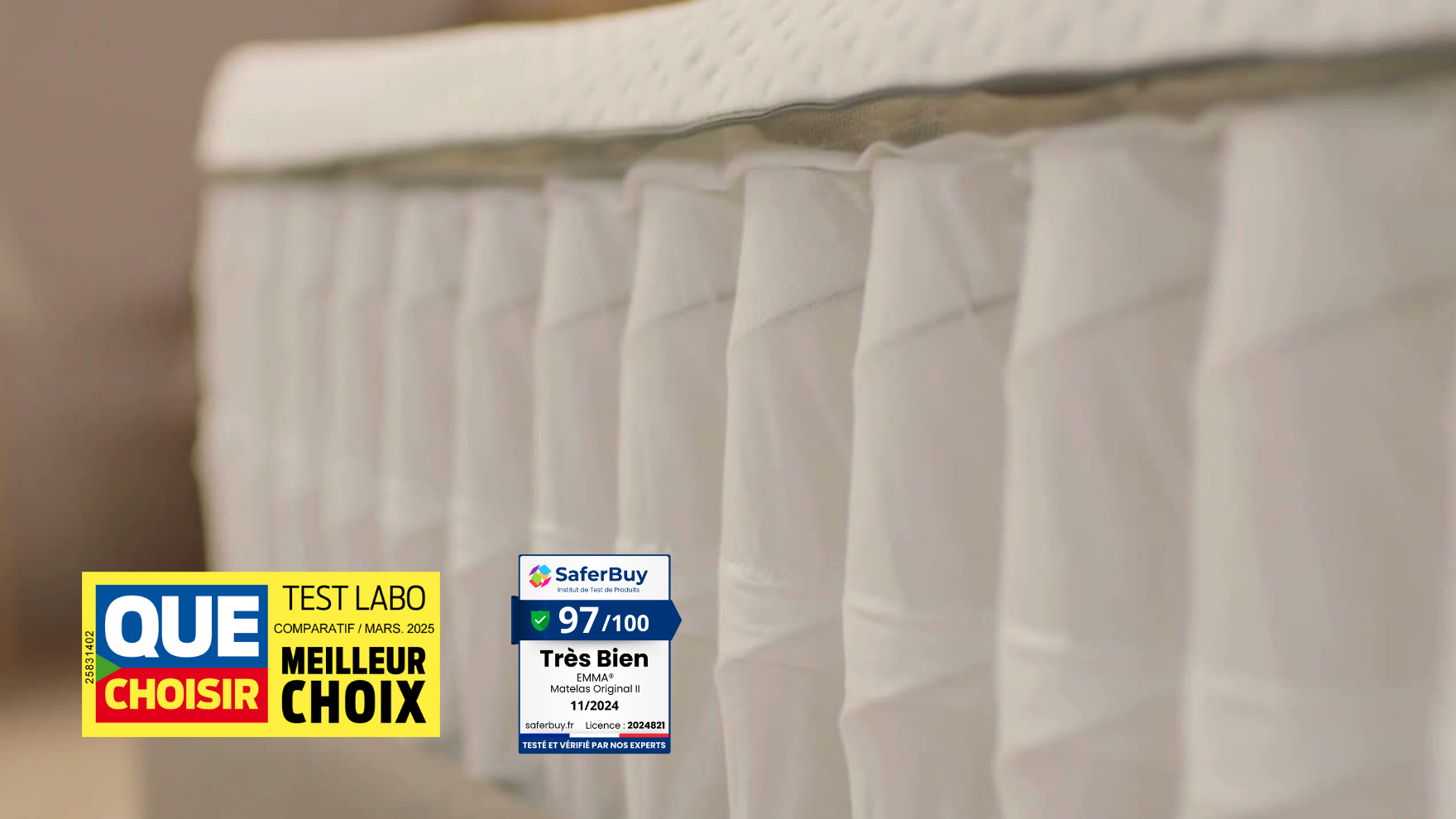 Gros plan sur une section du Matelas Original II avec ressorts ensachés visibles, illustrant la conception à ressorts indépendants pour un meilleur soutien et une réduction des mouvements. Deux labels de qualité sont affichés à gauche : l’un de "Que Choisir" indiquant "Meilleur choix" (mars 2025), et l’autre de "SaferBuy" avec une note de 97/100 et la mention "Très Bien".