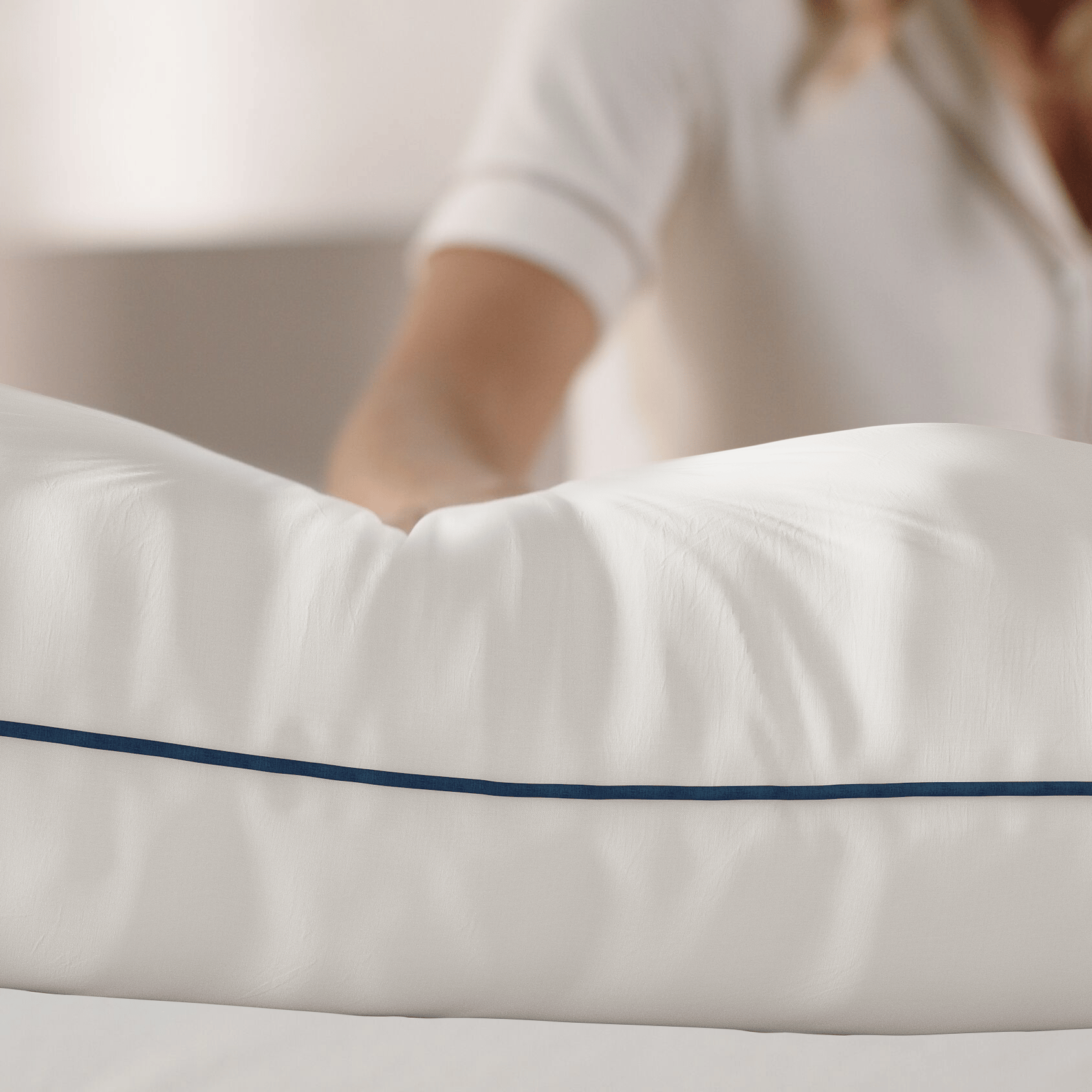 KTJ5WRP1_New-3-Chamber-Cooling-Oval-Microfiber-Pillow_pisting-04.png