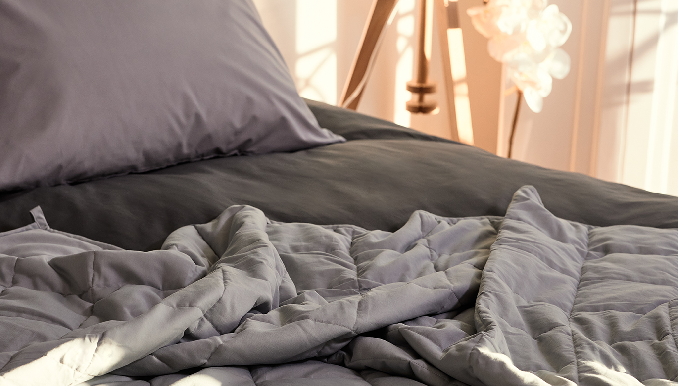 Emma Hug Weighted Blanket with Breathable Bamboo Cover