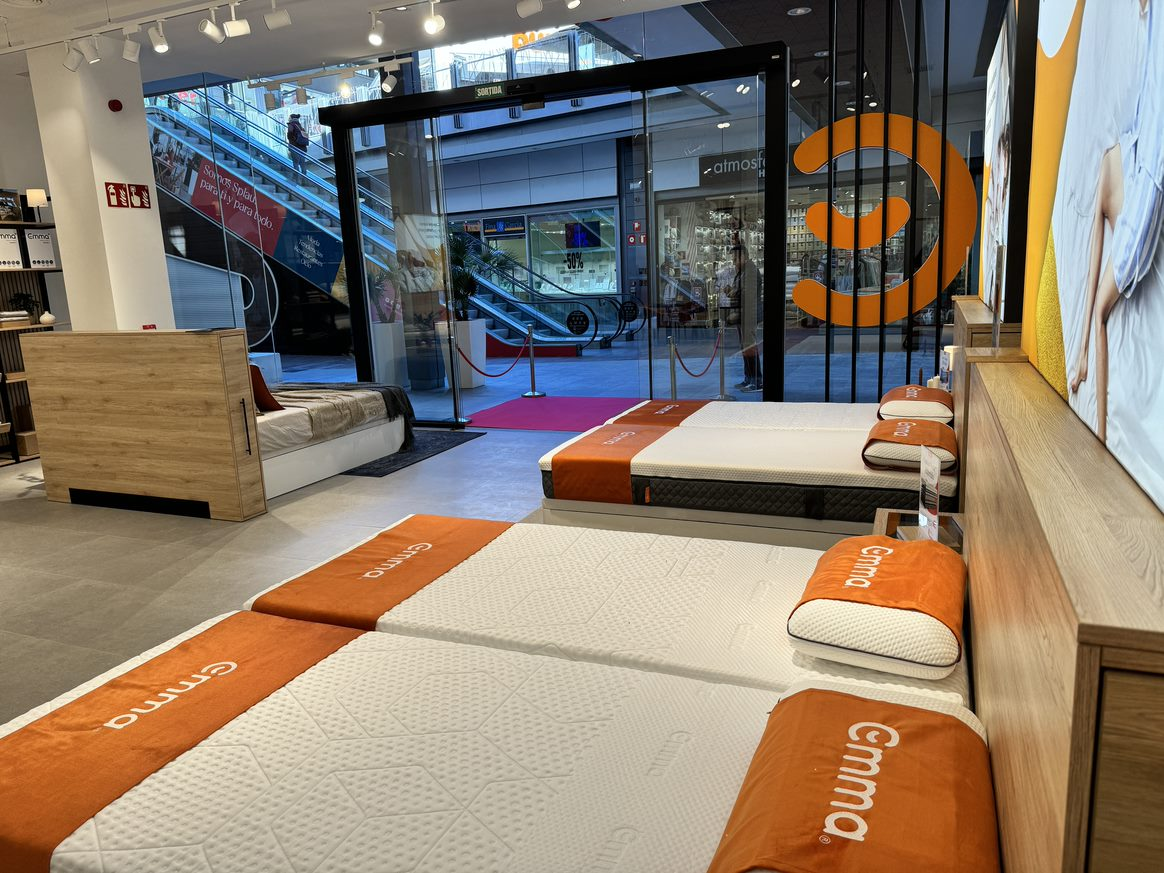 interior de una tienda fisica emma