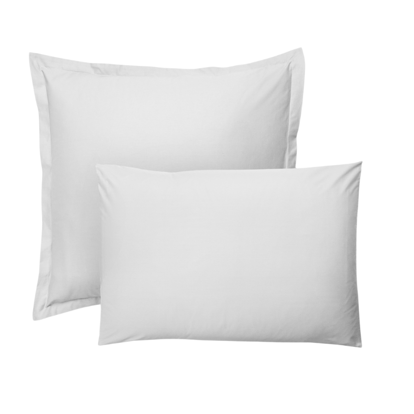 Twee witte Emma Percal kussenslopen, één groot en één klein, liggend op elkaar.