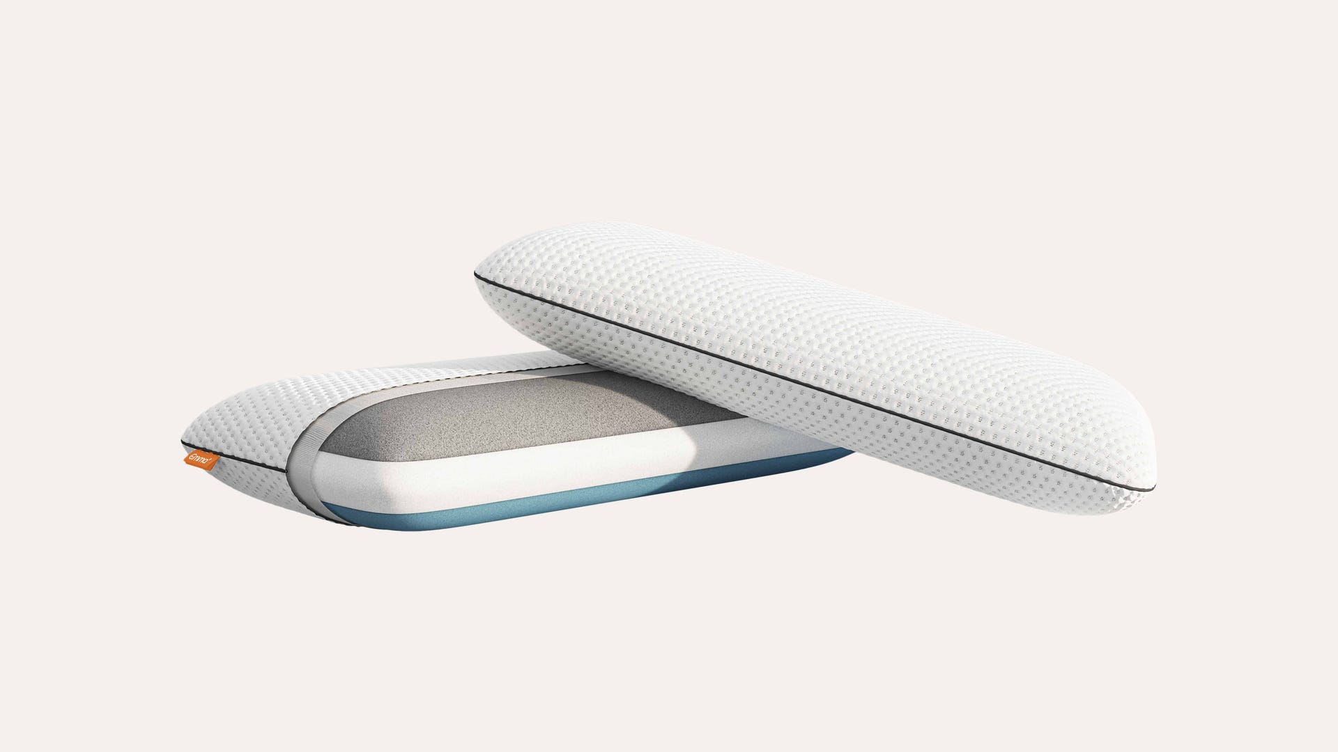 Due cuscini bianchi con bordo nero e interno blu e girgio