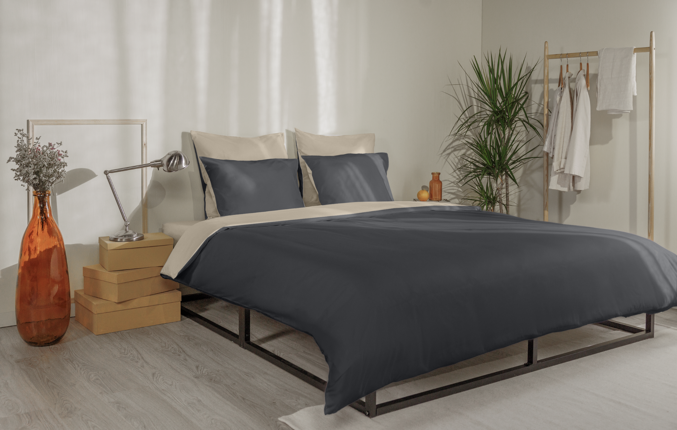 UK_Duvet_Cover_Sateen_Floral_DarkGrey