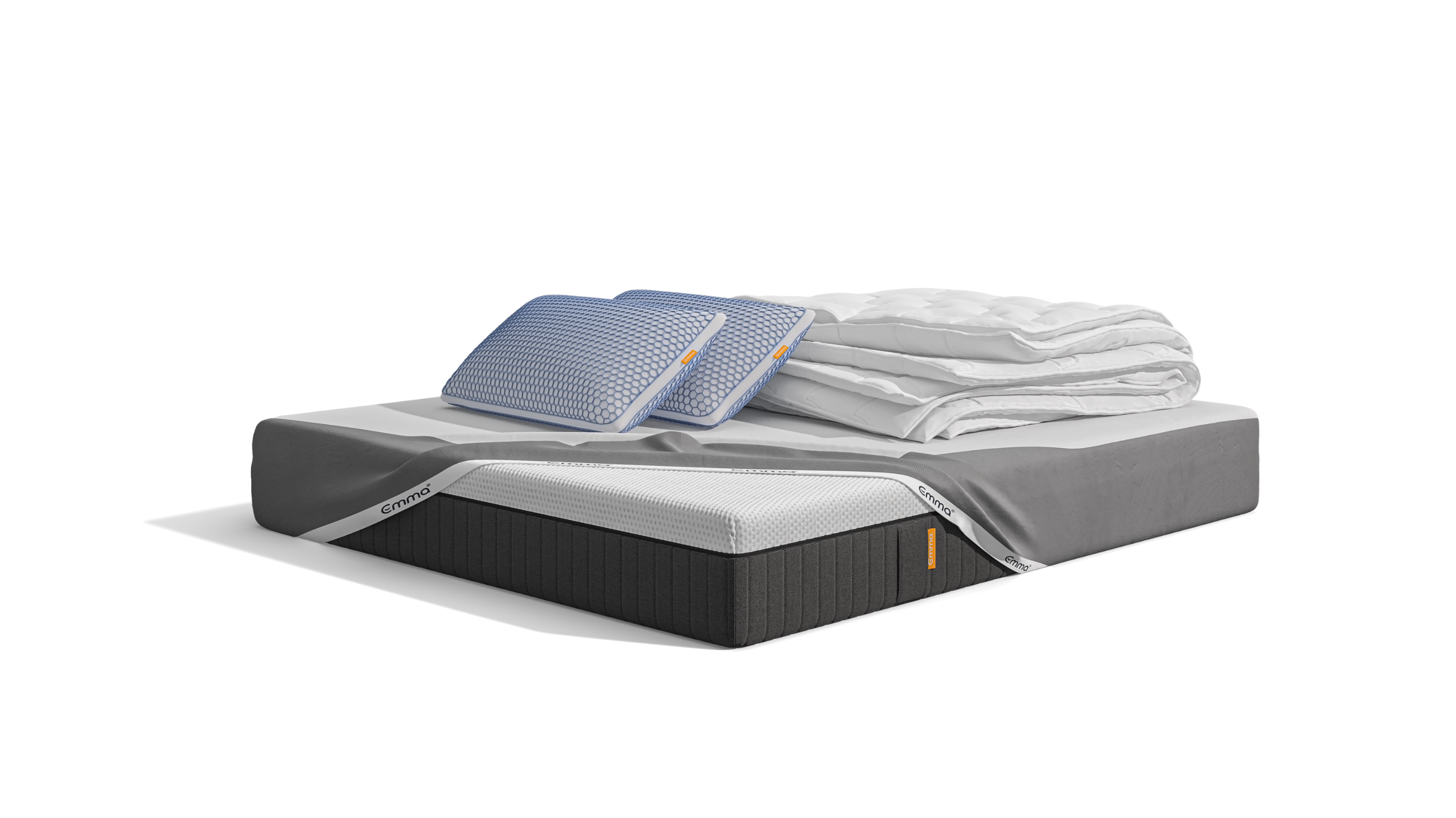 Uma imagem do pack 4 Estações Premium, que inclui um colchão Emma Original Pro, Almofadas Emma Original Elite, uma capa protetora, e um edredon Emma 4 Estações