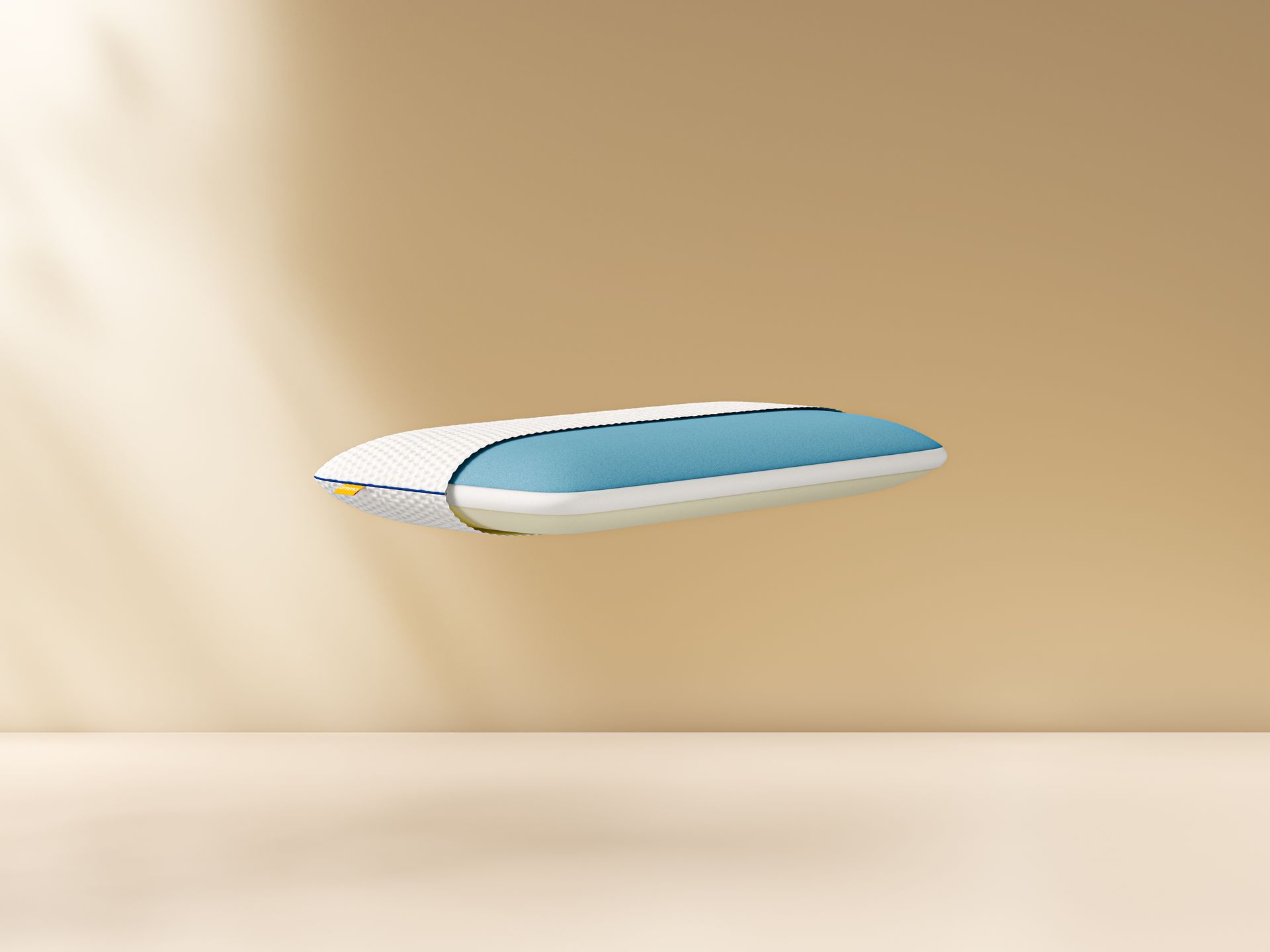 Almohada Original en fondo amarillo