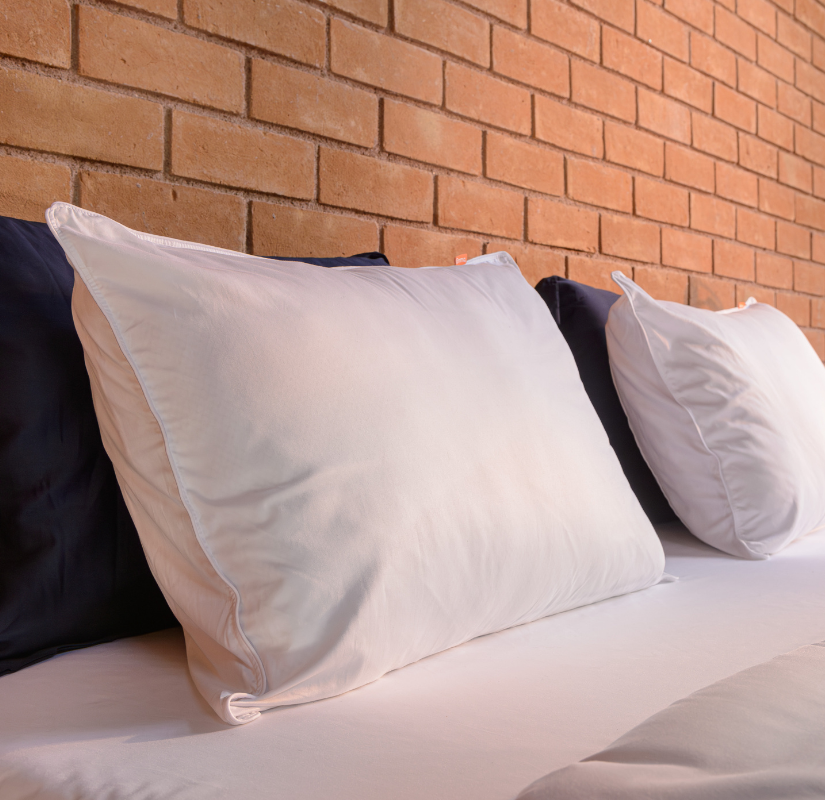 Colocar o pillow top Emma no colchão - Acessórios Emma Colchão