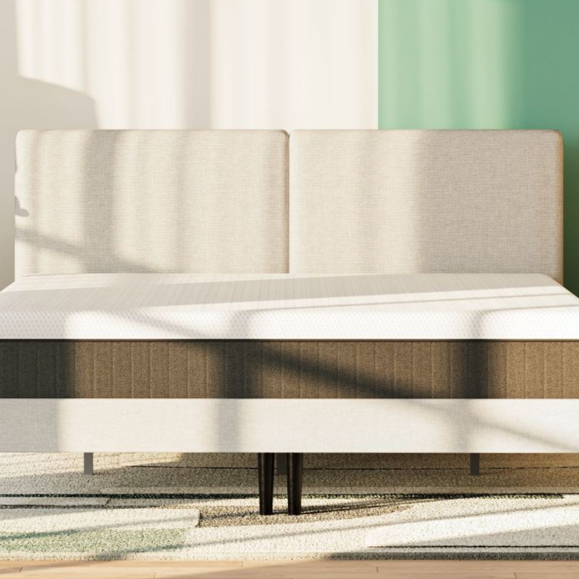 Colchón emma hybrid premium en un dormitorio con paredes verdes y blancas