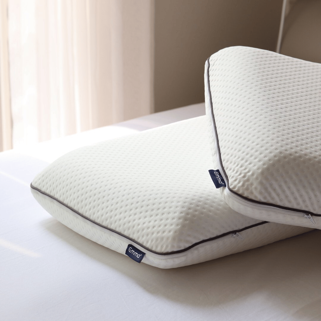 Dos almohadas Emma sobrepuestas