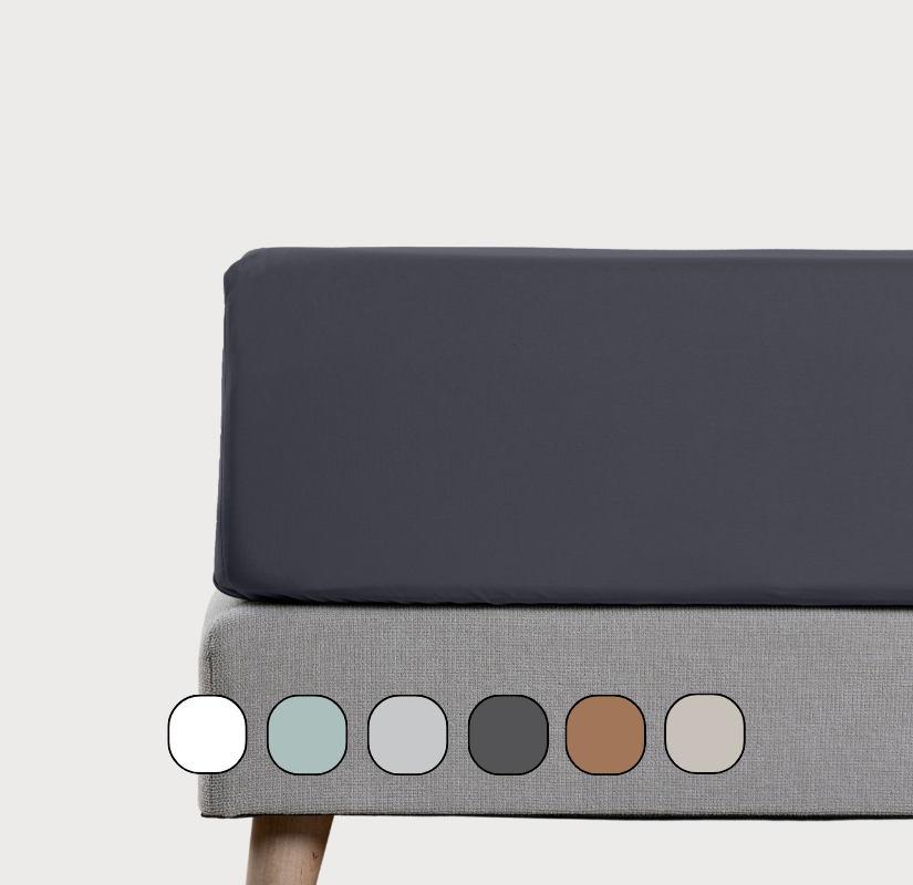 Vue latérale d’un matelas avec drap-housse.