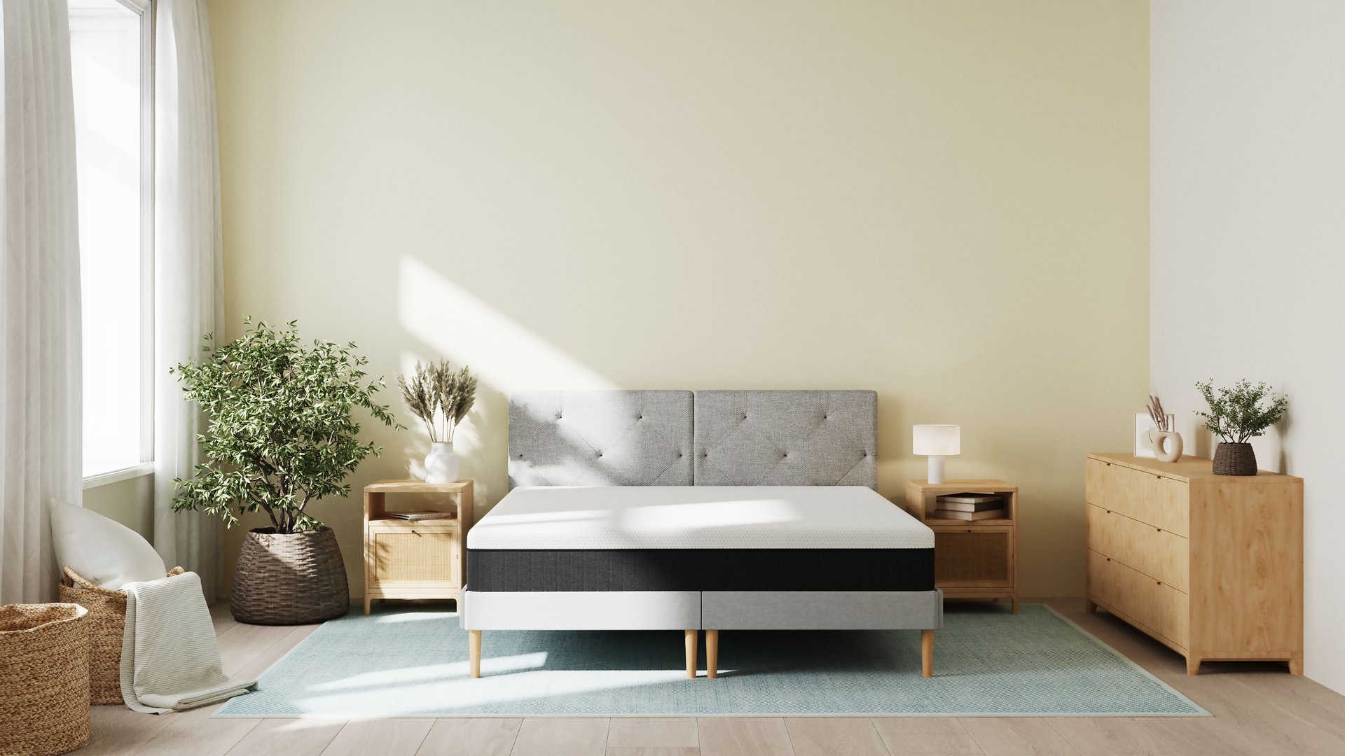 Camera da letto moderna con letto grigio, comodini in legno, piante e tappeto blu.