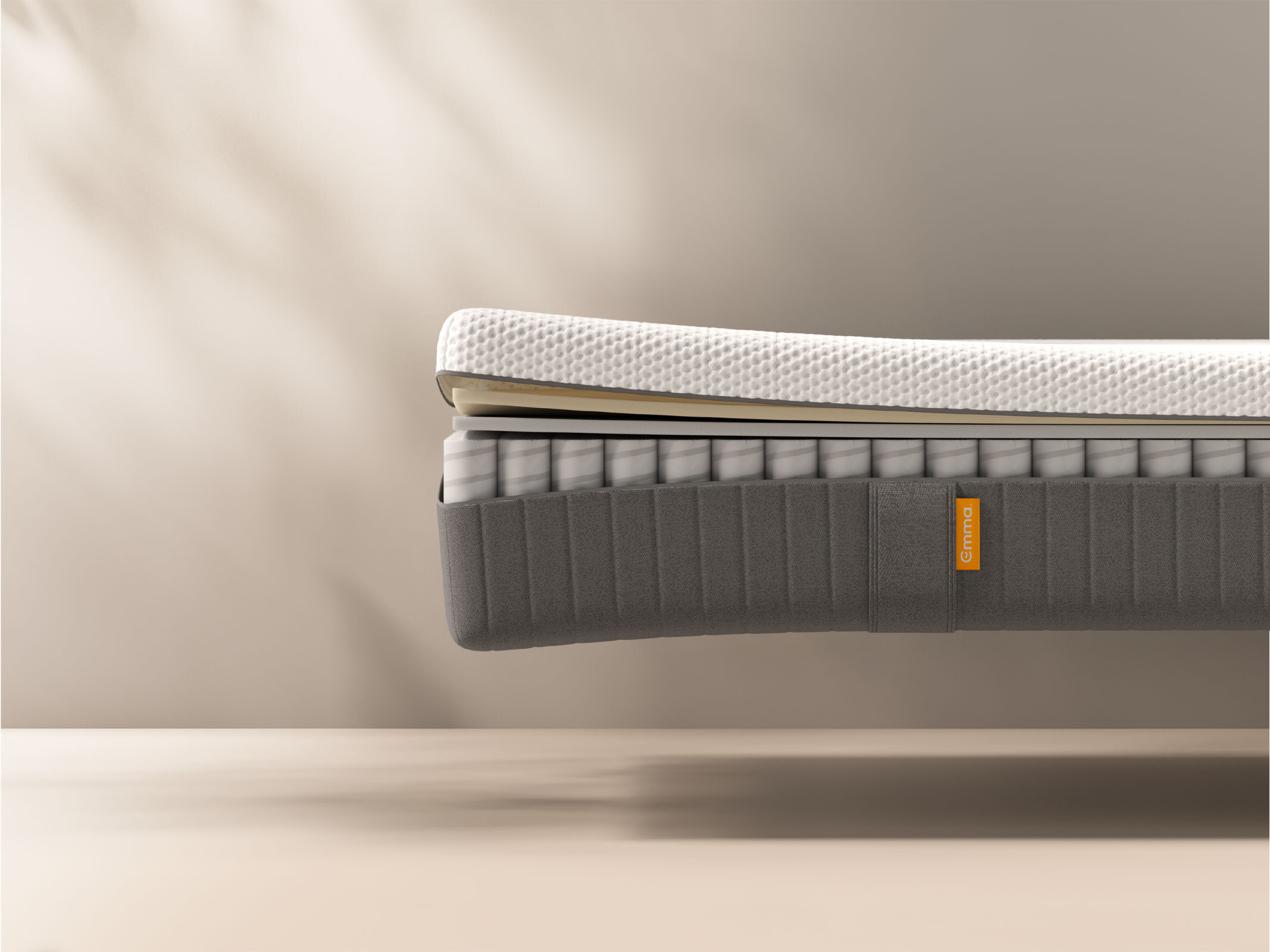 El Colchón Hybrid Lite ofrece el equilibrio ideal entre comodidad y precio para el mercado colombiano, con firmeza media-firme, 3 capas de resortes y espumas, y un forro removible y lavable para mayor durabilidad. Perfecto para cuidar tu descanso y tu bolsillo.