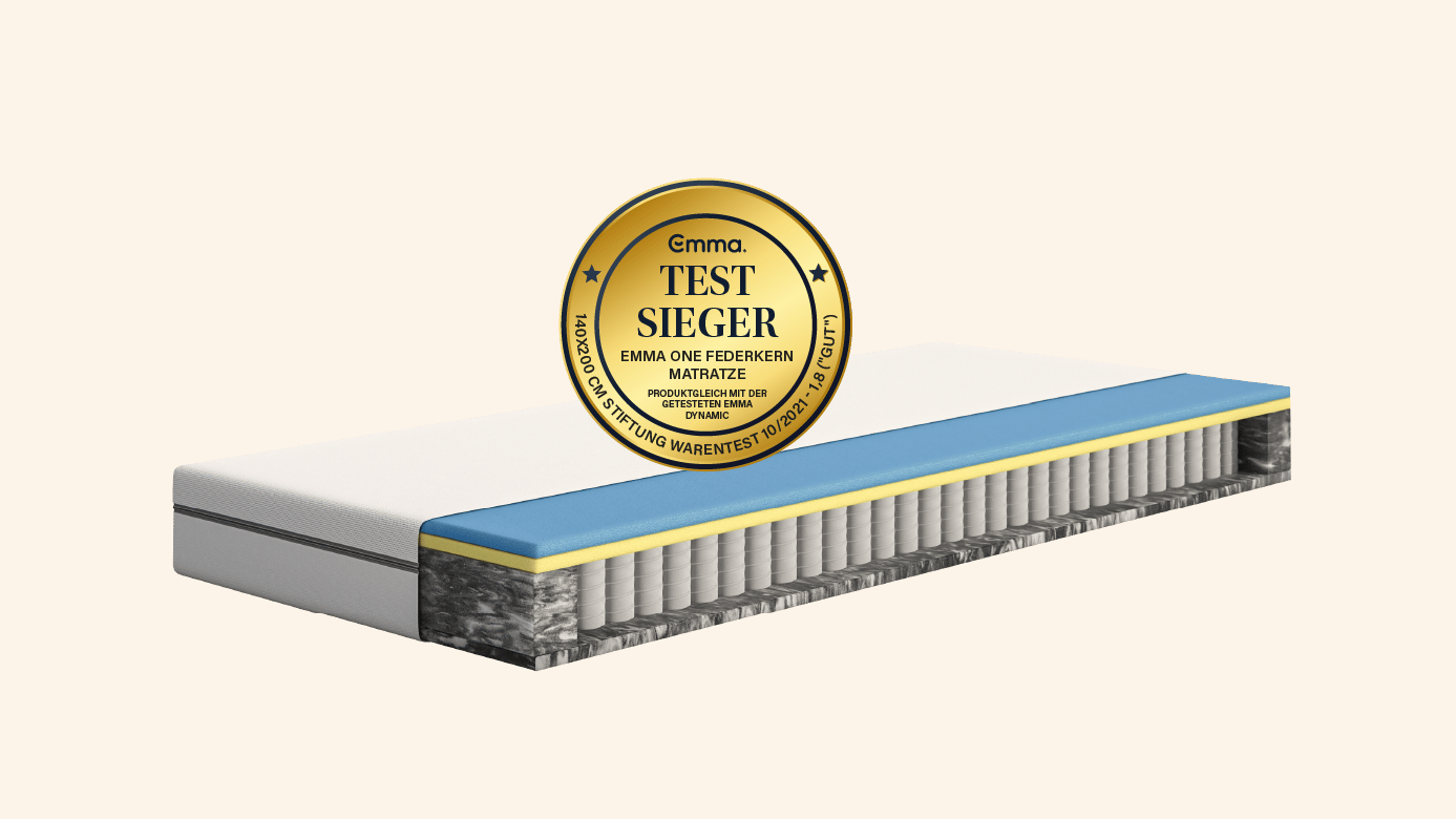 Emma One Federkern Matratze mit „Testsieger“ Auszeichnung der Stiftung Warentest, Produktqualität und Komfort sichtbar.