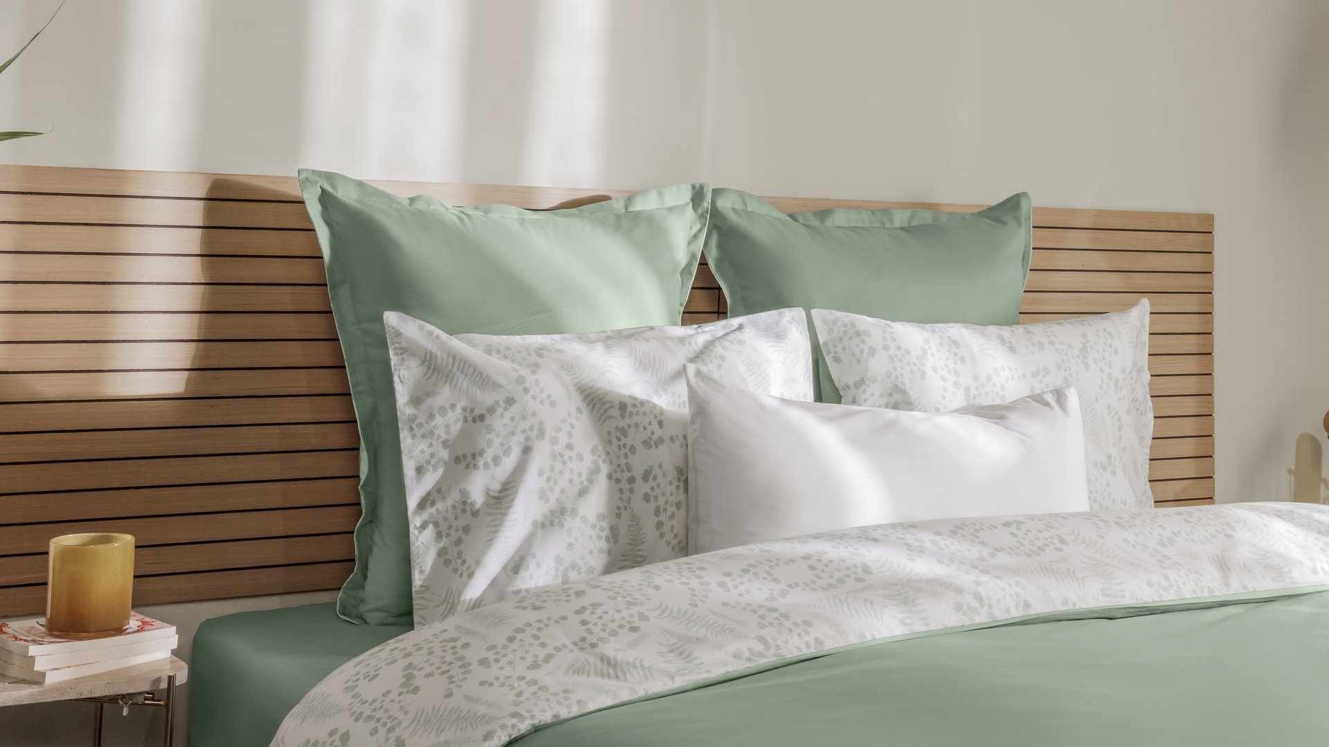 Uma imagem da roupa de cama Emma em verde eucalipto