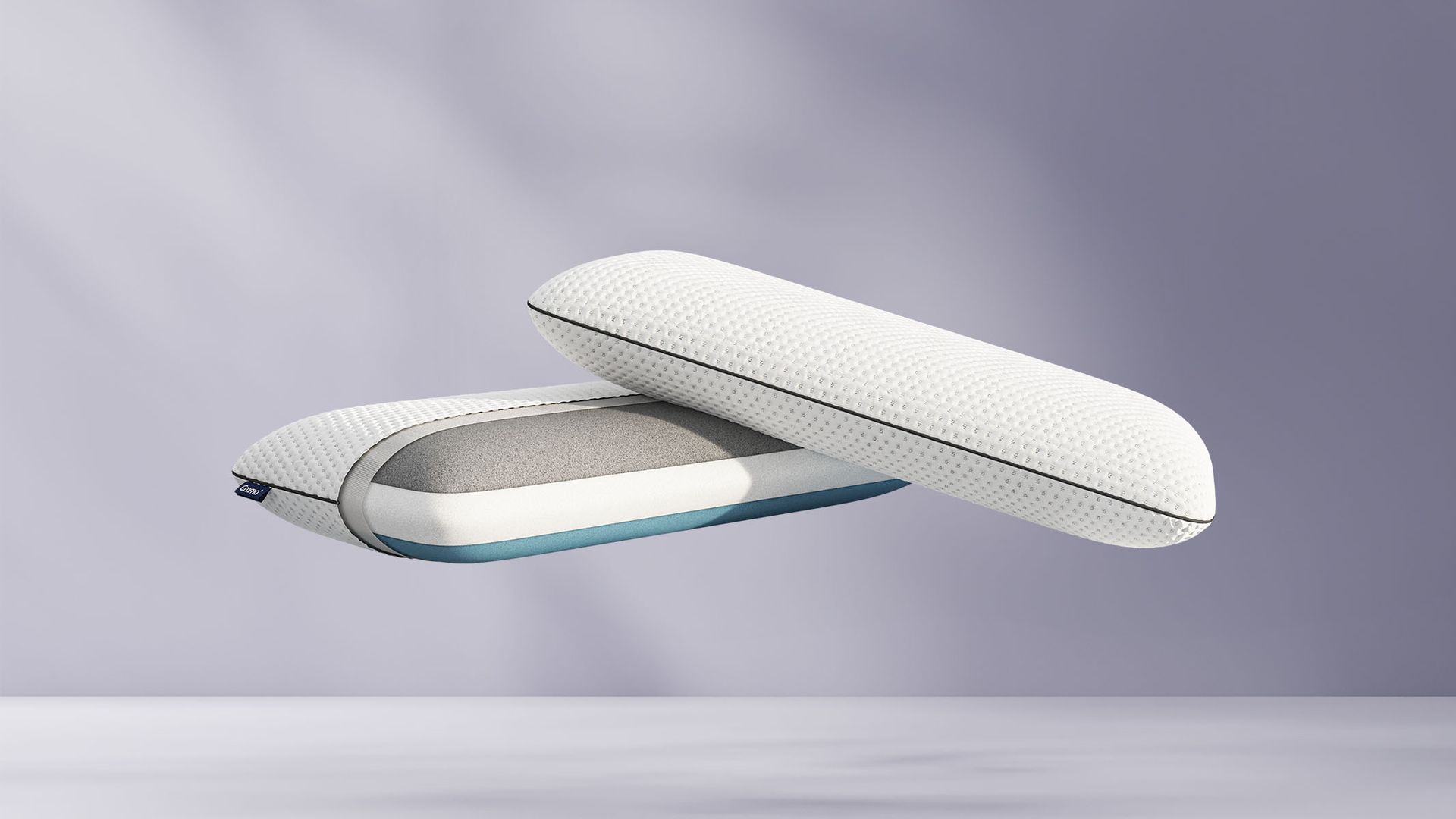 Deux Oreillers Original Premium flottants, dont un en coupe montrant ses trois couches ergonomiques.