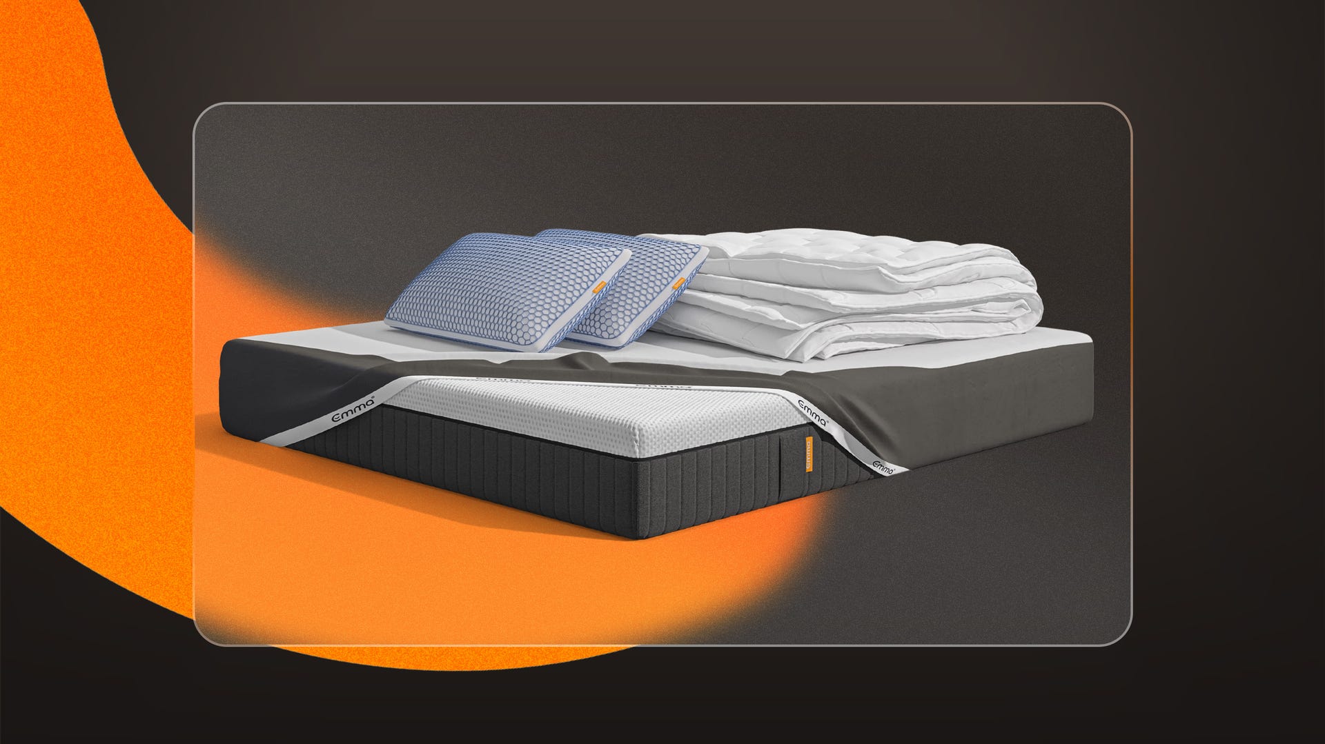 Uma imagem do pack 4 Estações Premium, que inclui um colchão Emma Hybrid Premium, almofadas Emma Zero Gravity, uma capa protetora, e um edredon Emma 4 Estações