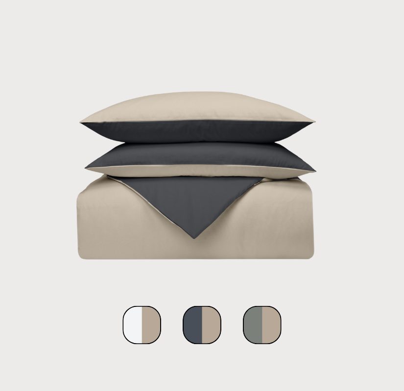 Housse de couette avec taies d’oreiller et échantillon de couleurs.