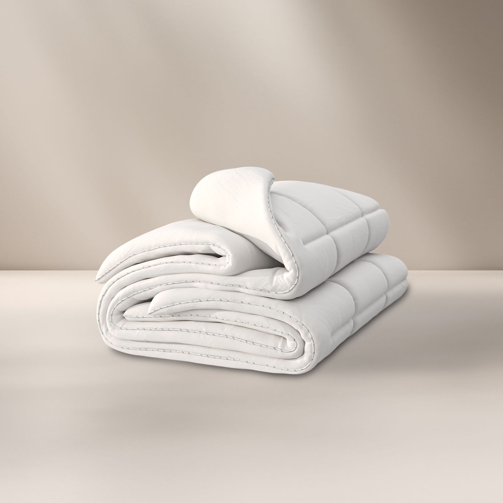 Imagem de um Edredon Emma Primavera e Outono dobrado, sobre um fundo cinza