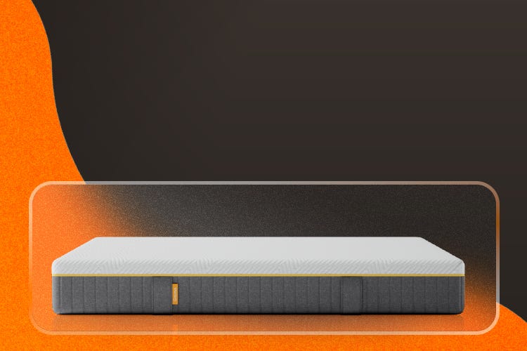 Emma AirGrid Matratze auf schwarzem Hintergrund mit orangefarbenem Black Weeks Design.