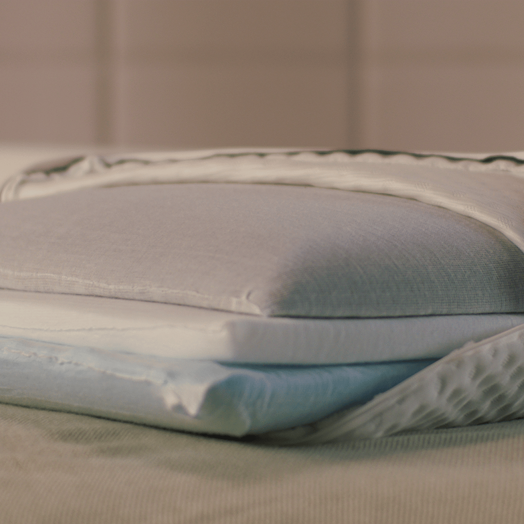 Dos almohada sobre base de cama Emma