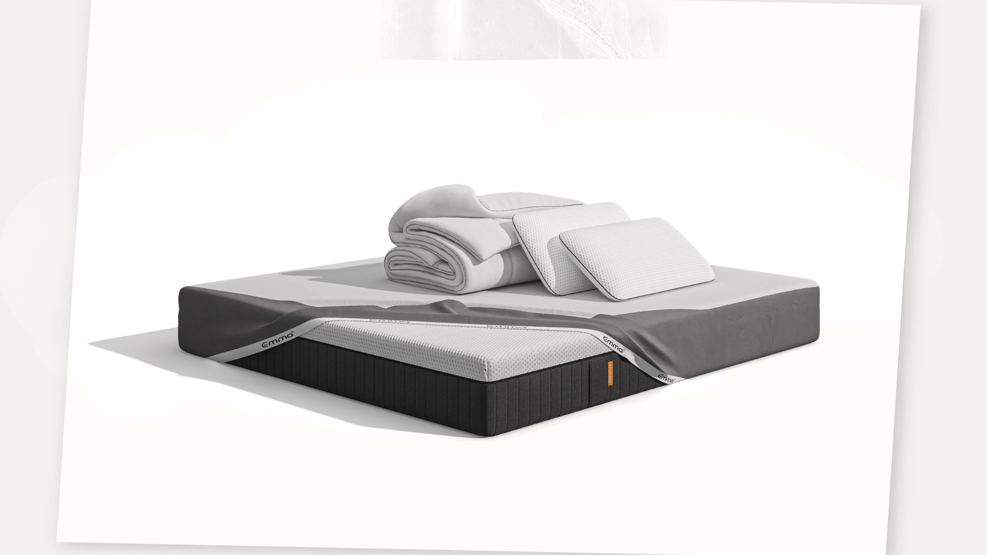 Uma imagem do Pack Original Pro e Edredon, que inclui um colchão Emma Original, Almofadas Emma Original Adapt Cooling , uma capa protetora, e um edredon Emma 4 Estações