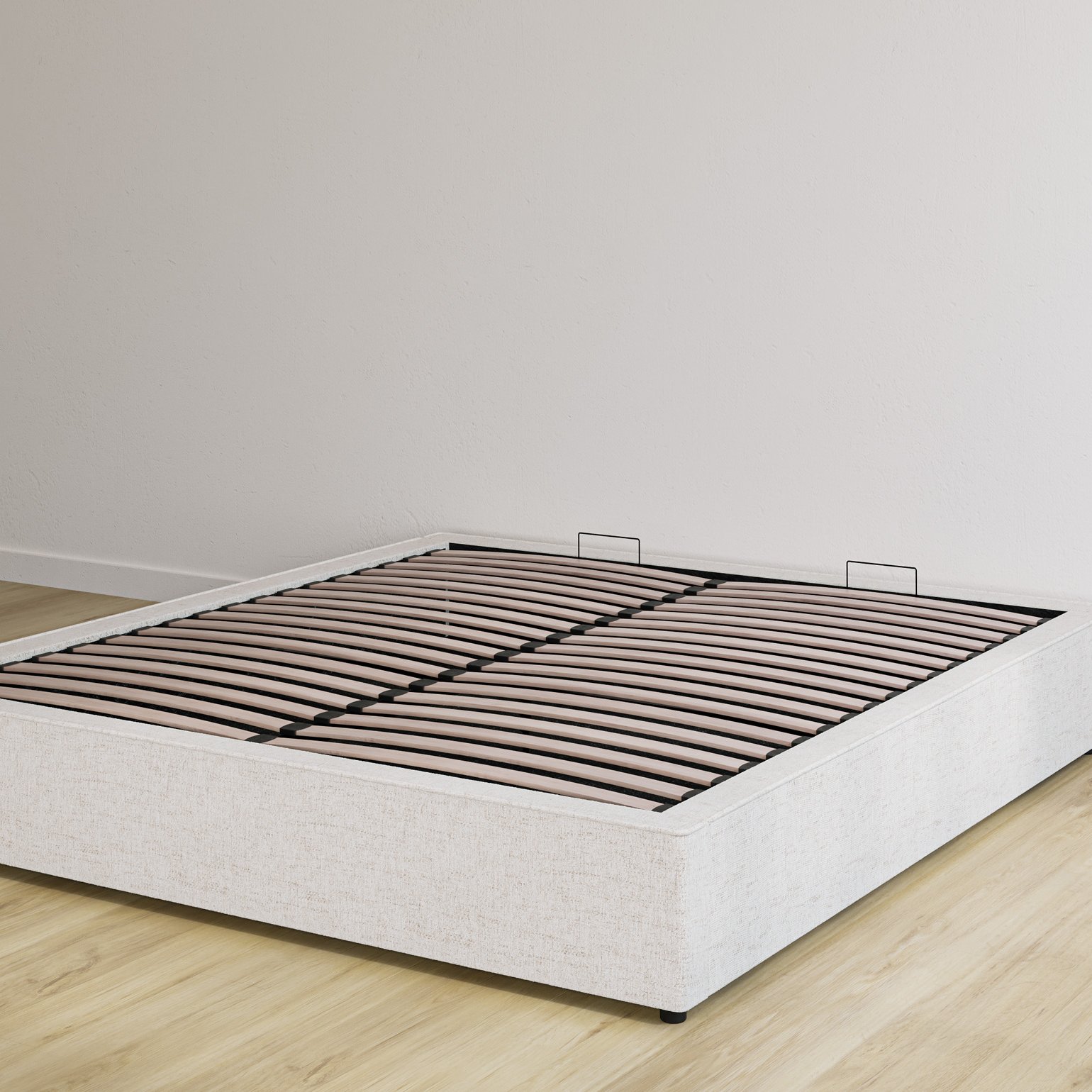 Lit de rangement Emma en tissu couleur sable, base relevée ouverte pour montrer les lattes en bois et les poignées de levage.