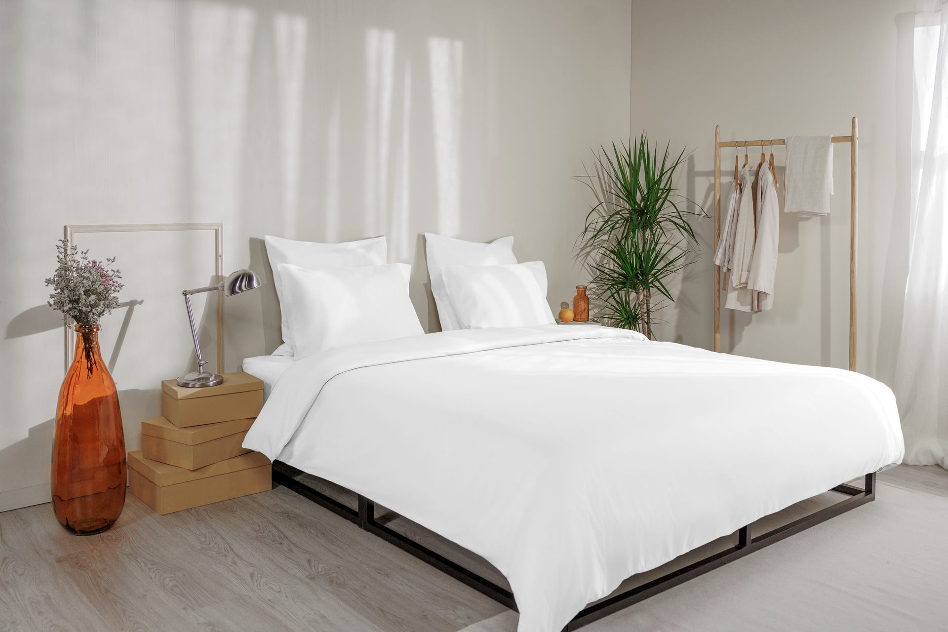COTTON_WHITE_duvet_on_bed_1png.png