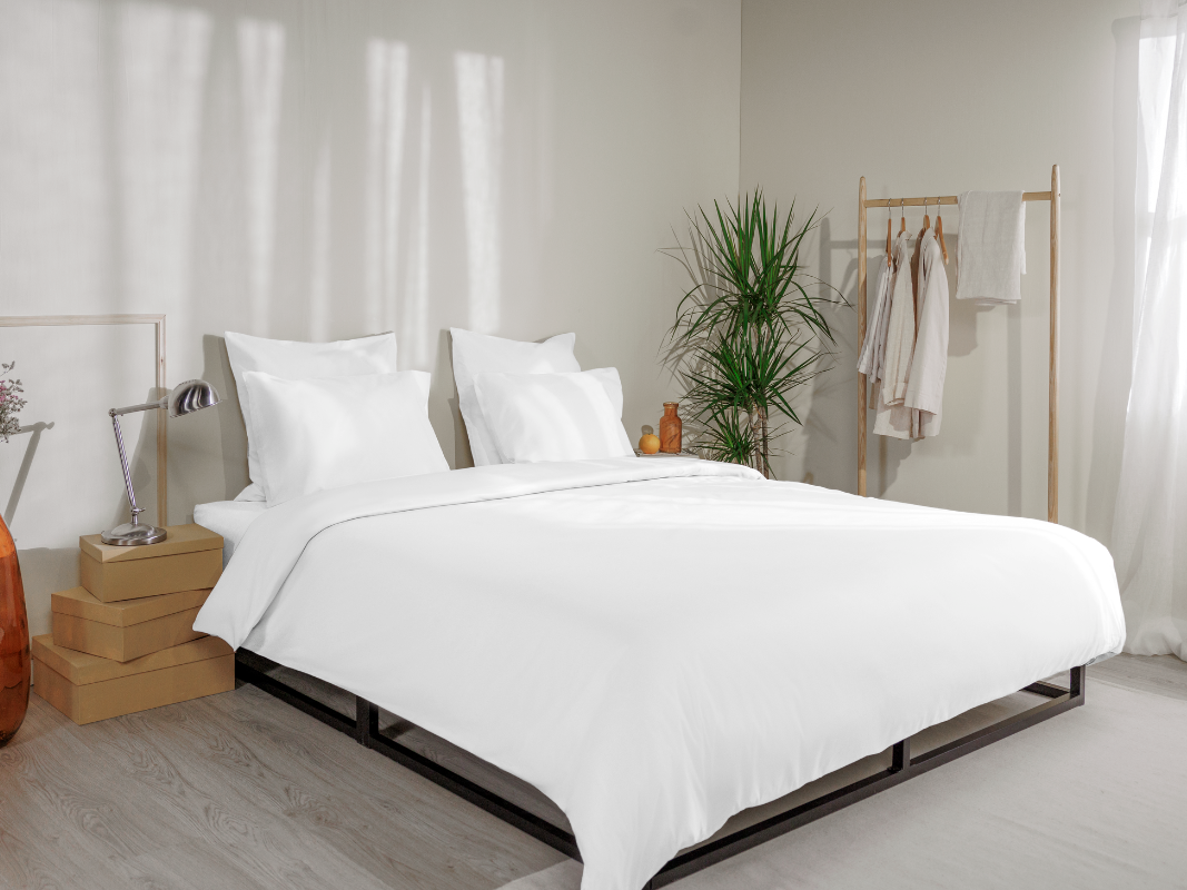 COTTON_WHITE_duvet_on_bed_1png.png