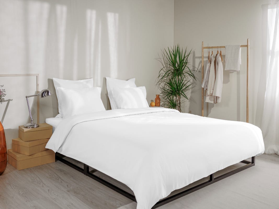 COTTON_WHITE_duvet_on_bed_1png.png