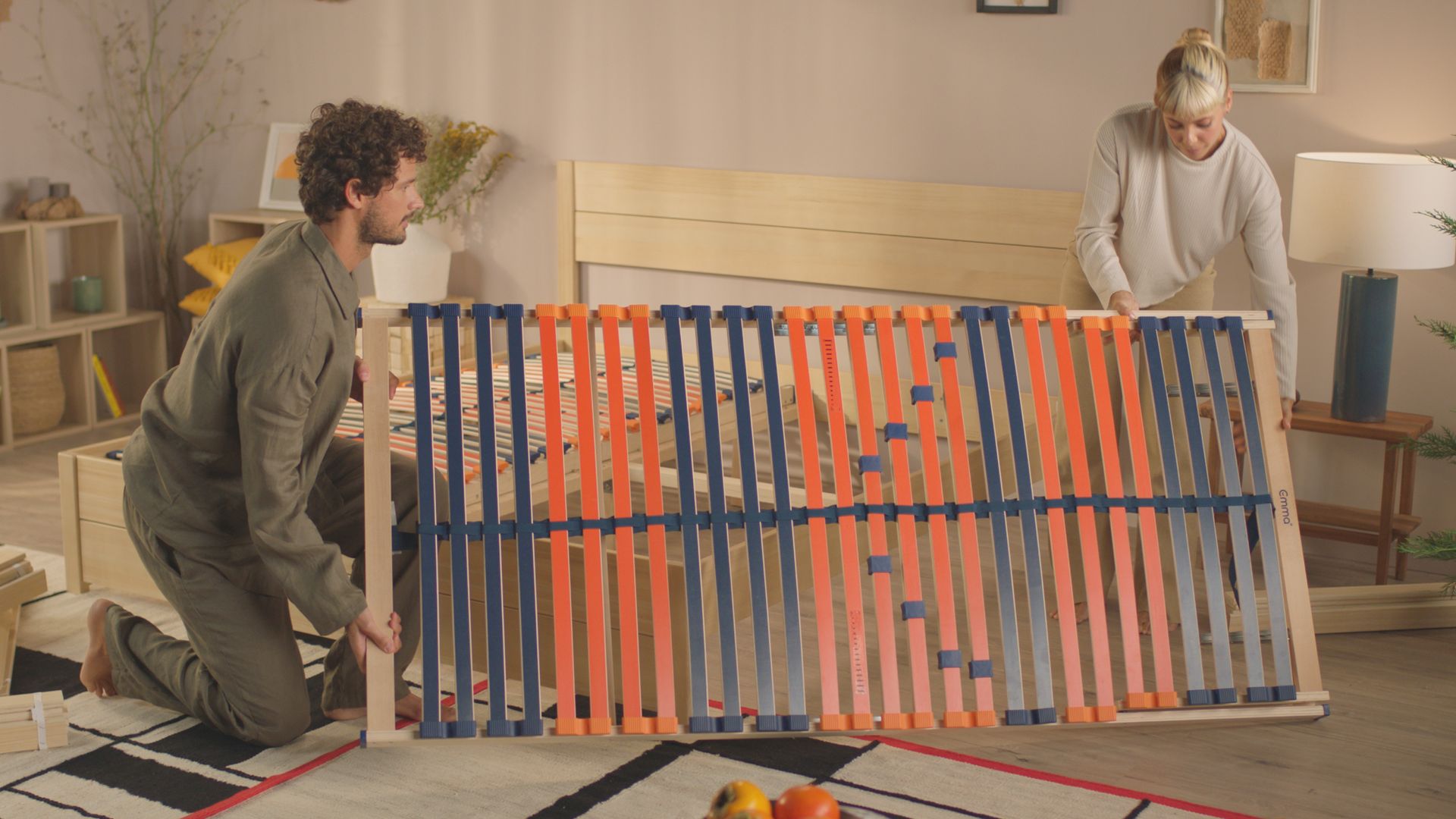 Emma Classic Lattenrost wird montiert