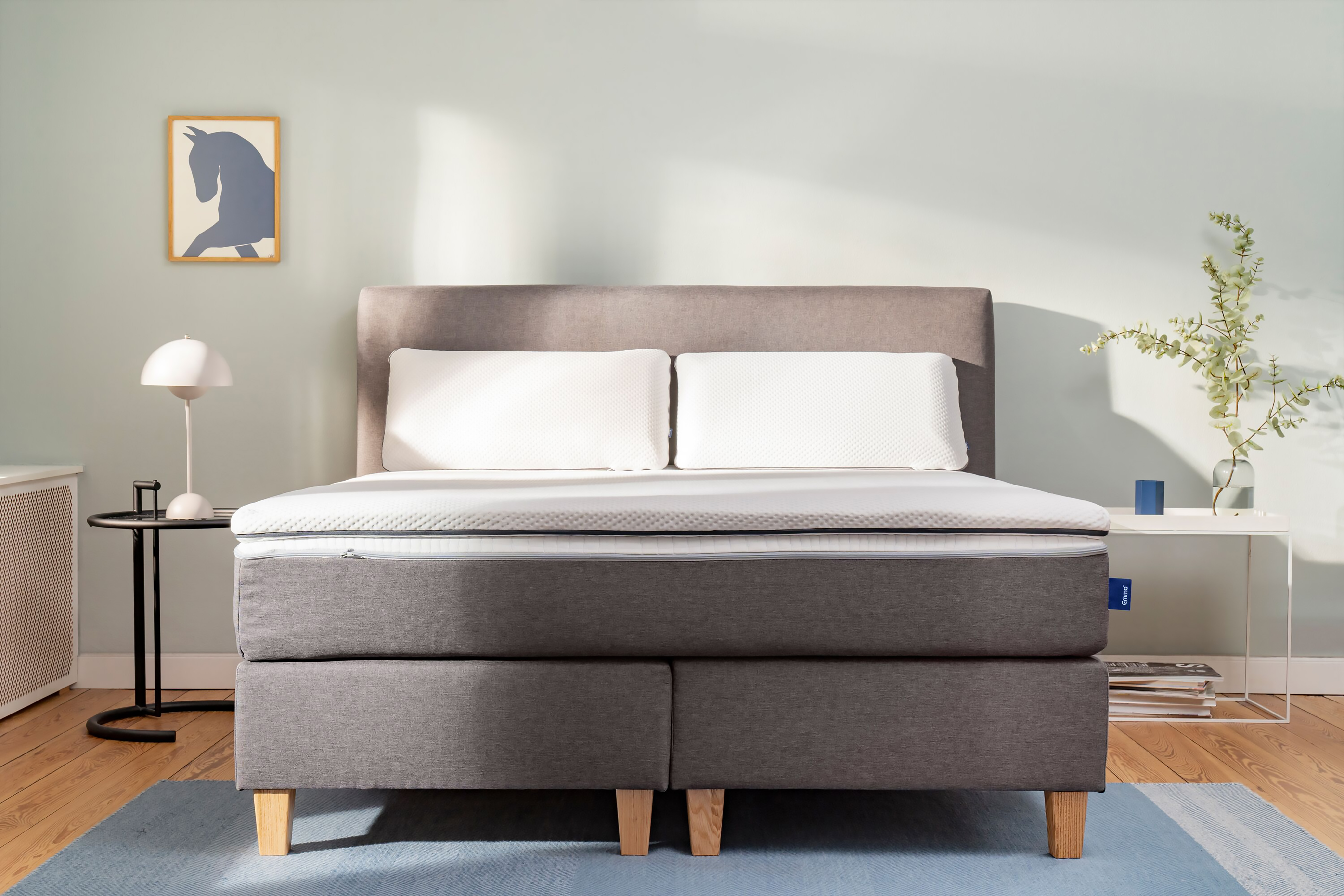 Aussehen des klassischen Topper auf dem Bett und der Matratze